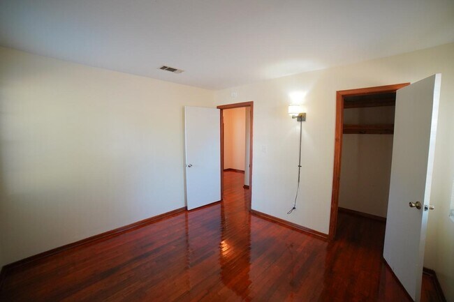 Building Photo - 231 Gaile Ave