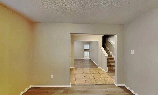 Building Photo - MOVE IN READY