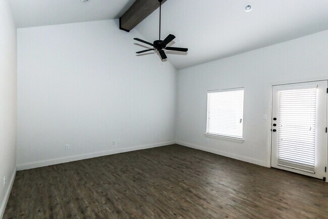 Building Photo - NO DEPOSIT / /New Cooper Meadows Subdivision/ South Lubbock CISD/ Half off first full month rent