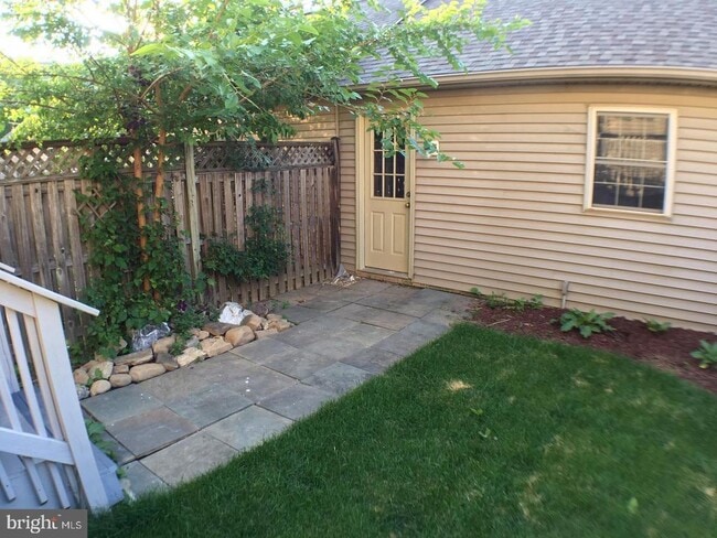 Building Photo - 2235 Village Square Rd