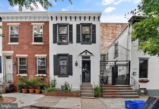 Building Photo - 2528 Waverly St