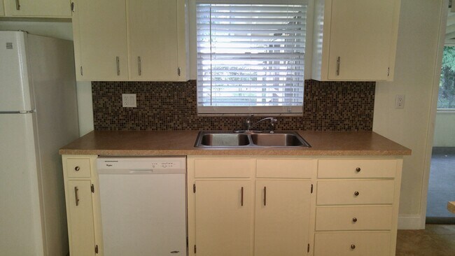 Building Photo - 3 Bedroom, 2 Bath in Idylwild area