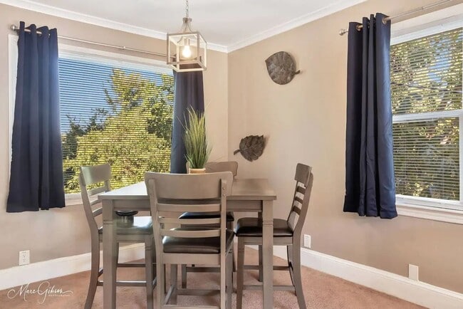 Building Photo - Fairfield Ave - 2 bed 1 Bath Apartment