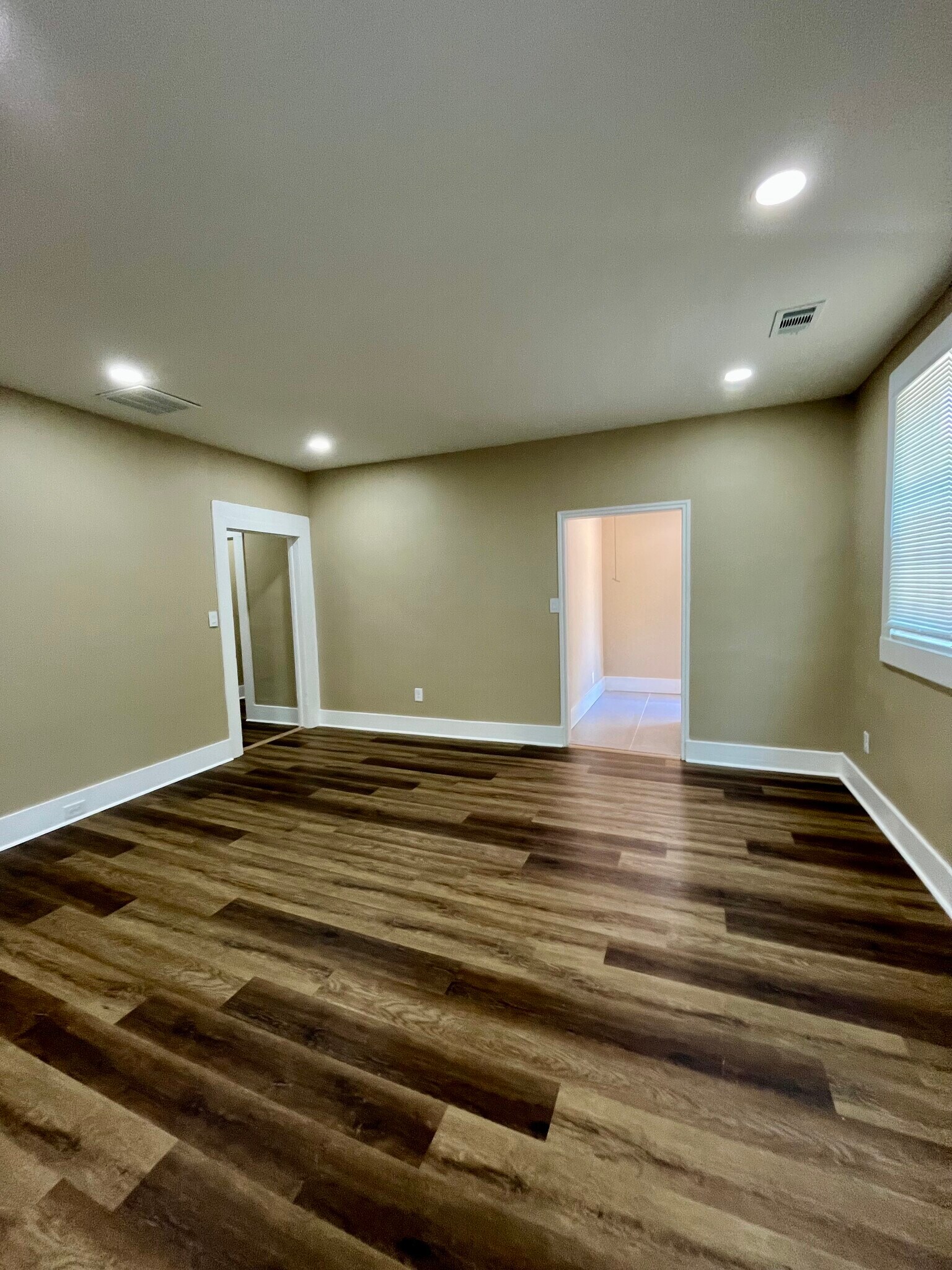 Building Photo - 3547 Brookdale Ave