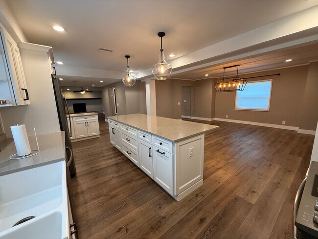 Building Photo - Beautiful Port Orange 4 Bed 2.5 Bath Serene Home Available IMMEDIATELY!