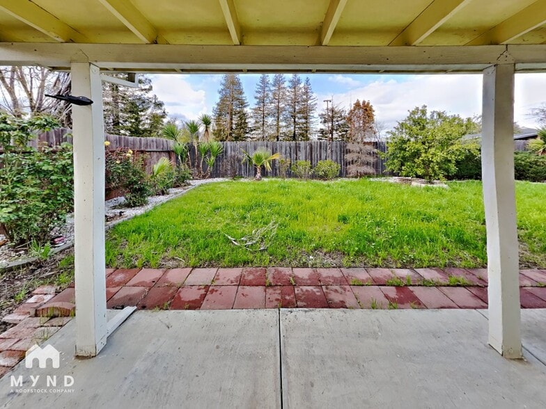 Building Photo - 8055 Wagon Trail Way