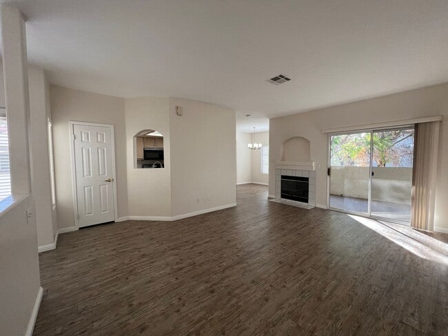 Building Photo - BEAUTIFUL UPGRADED CONDO/MANY AMENITIES - 3 BED, 2 BATH