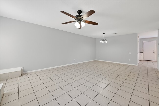 Building Photo - 8646 Maplecrest Dr