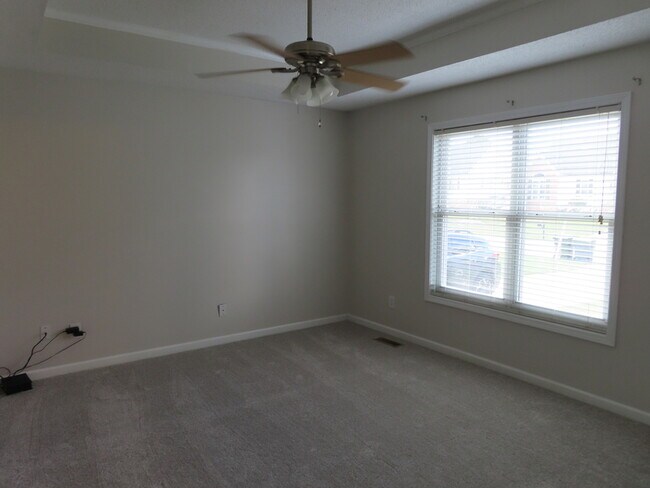 Building Photo - 231 Autumnview Ct