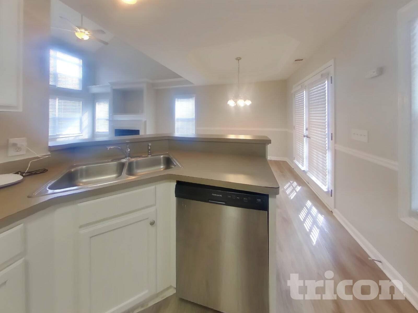 Building Photo - 320 Providence Rd