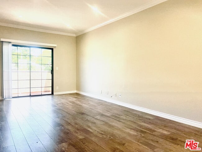 Building Photo - 4349 Cahuenga Blvd