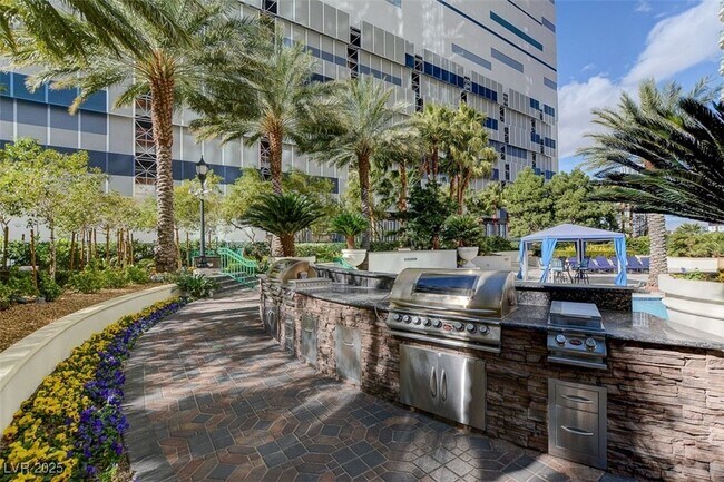 Building Photo - 2857 Paradise Rd