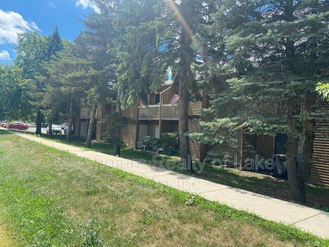 Building Photo - 25 Louck St