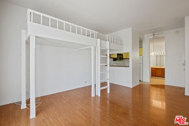 Building Photo - 1440 Veteran Ave