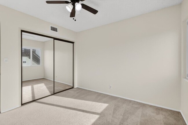 Building Photo - Moonstone