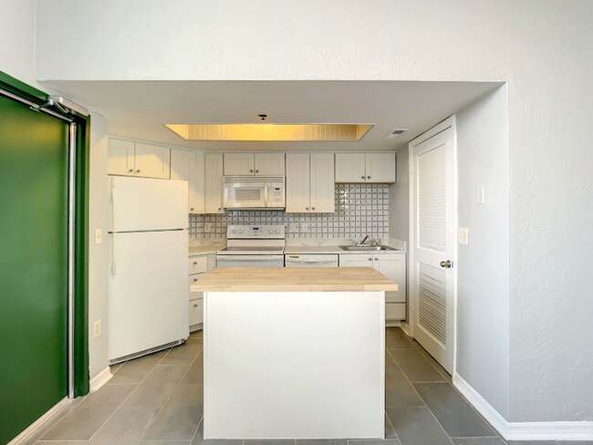 Building Photo - 3013 S Atlantic Ave