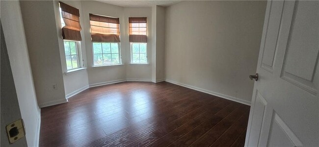 Building Photo - 3811 Roxfield Dr NE