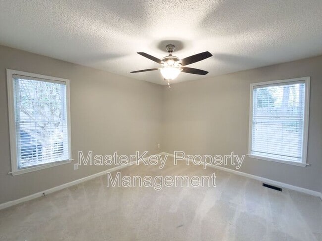 Building Photo - 251 Tillamook Dr