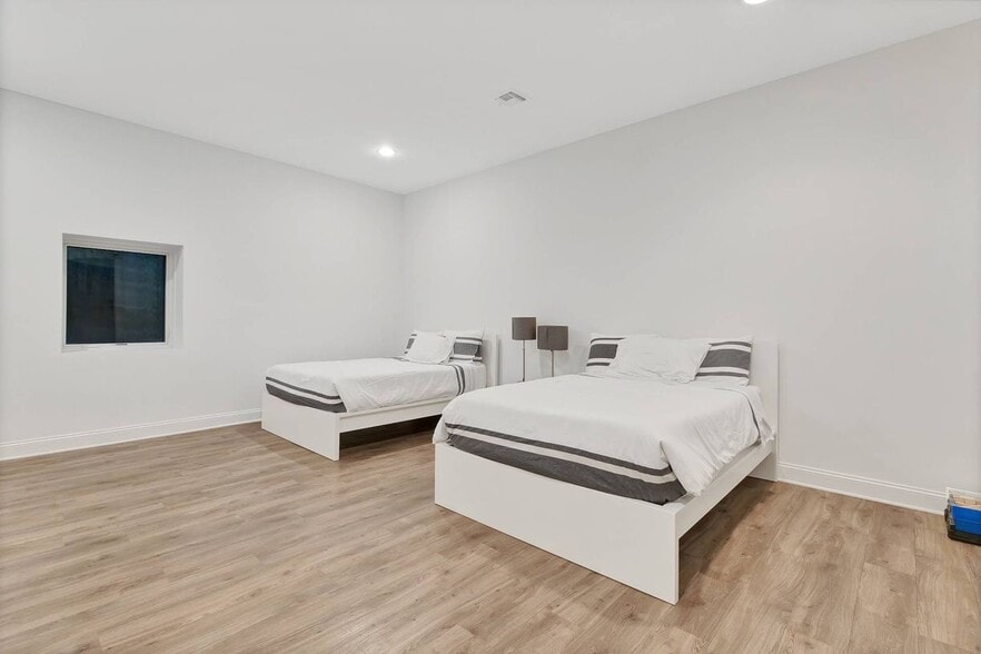 Building Photo - 201 Roses Grove Rd