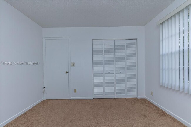 Building Photo - 2592 W Saratoga Dr