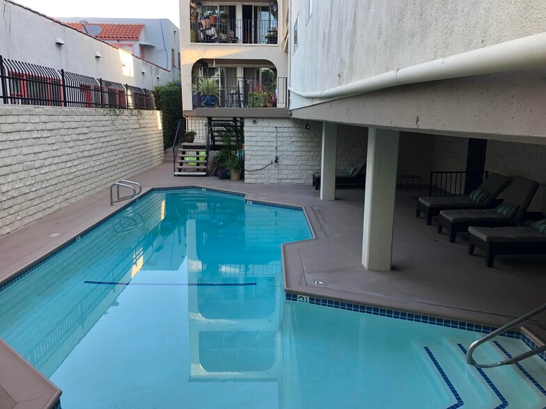 Private Pool - 4045 E 3rd St