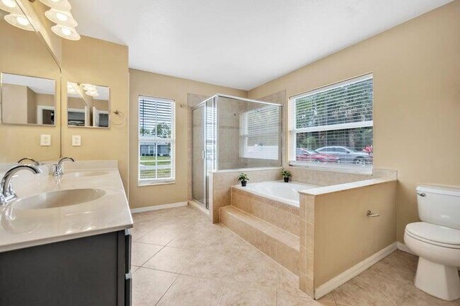 Building Photo - 1355 SW Porter Rd