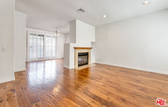 Building Photo - 2333 Oak St