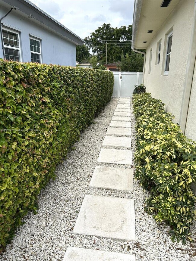 Building Photo - 1584 NE 110th Terrace