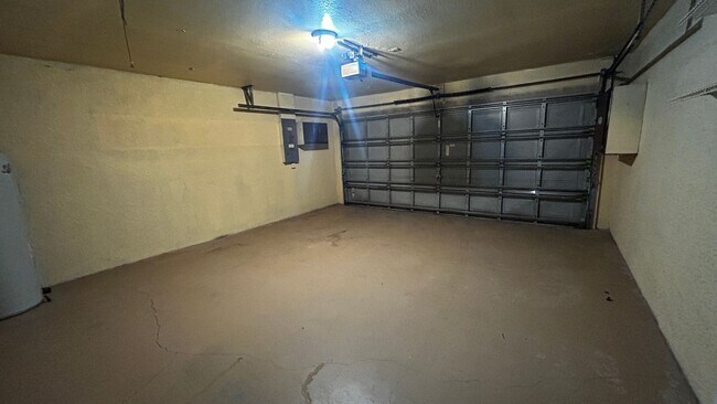 Building Photo - Charming and Spacious Single-Family Home