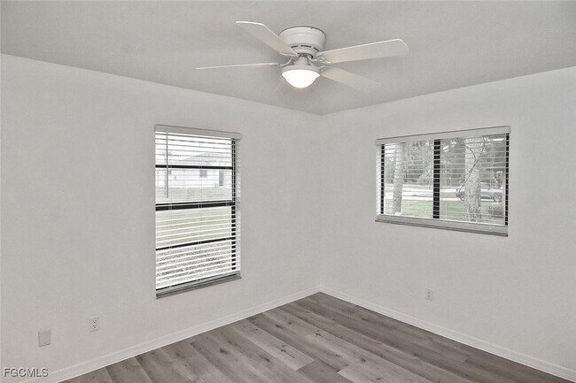 Building Photo - 1202 E 7th St