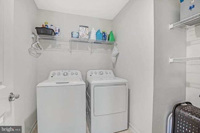 Building Photo - 42526 Oxford Forest Cir