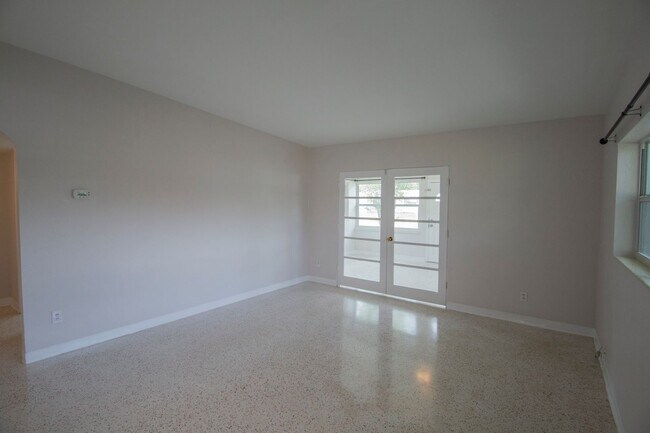 Building Photo - 2510 Roxbury Rd