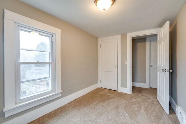 Building Photo - Spacious 3 Bedroom Akron Home