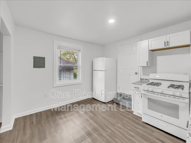 Building Photo - 324 N Hardesty