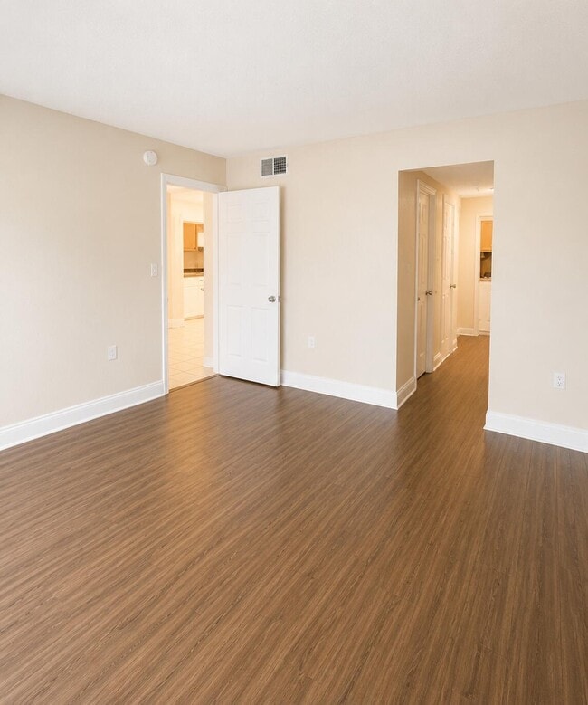Building Photo - 4205 N University Dr