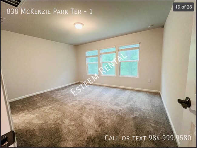 Building Photo - 838 McKenzie Pk Ter