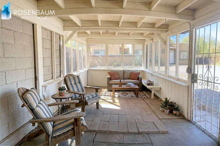 Building Photo - 2143 N Bell Ave