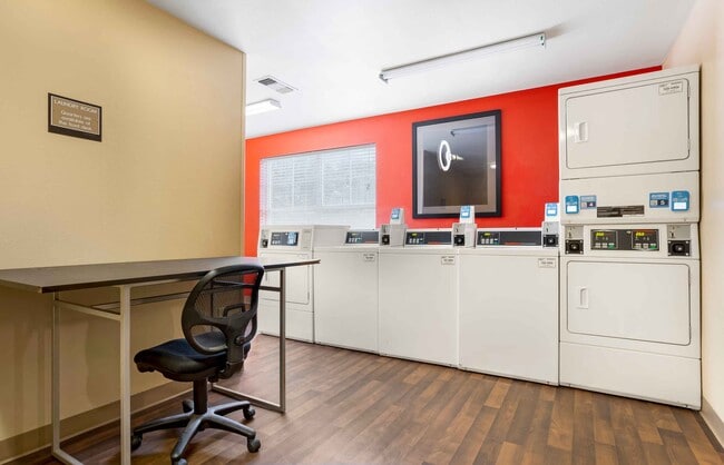 Building Photo - Furnished Studio-Houston - Med. Ctr. - Bra...