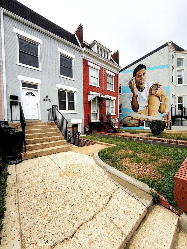 Building Photo - 13th ST