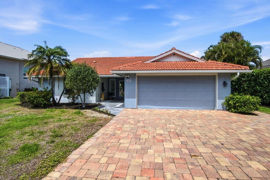 Building Photo - 455 Bayside Ave
