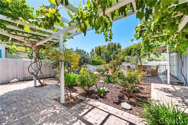 Building Photo - 480 Thalia St