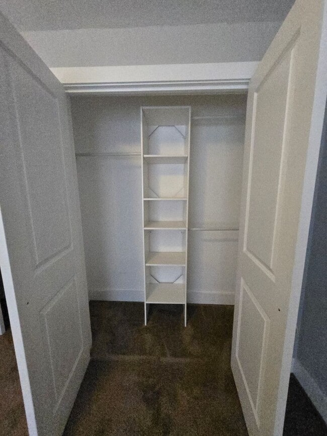 Building Photo - Cute 2 Story Home