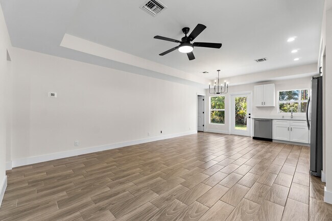 Building Photo - 3003 SE Fairmont St