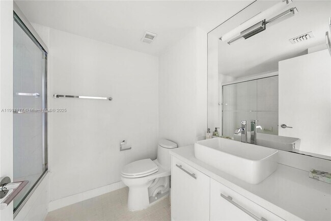 Building Photo - 1000 W Island Blvd