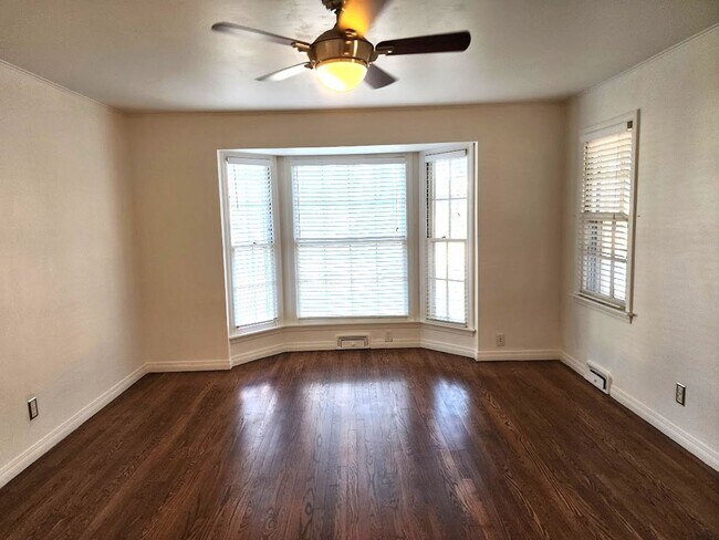 Building Photo - 2 Bed 1.5 Bath 1 Car Garage in the GRADY MUSGRAVE LAKESIDE Addition