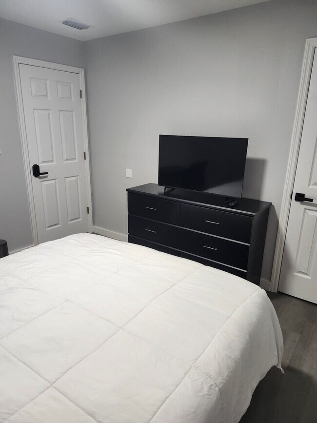 Building Photo - Kissimmee Street Apartments