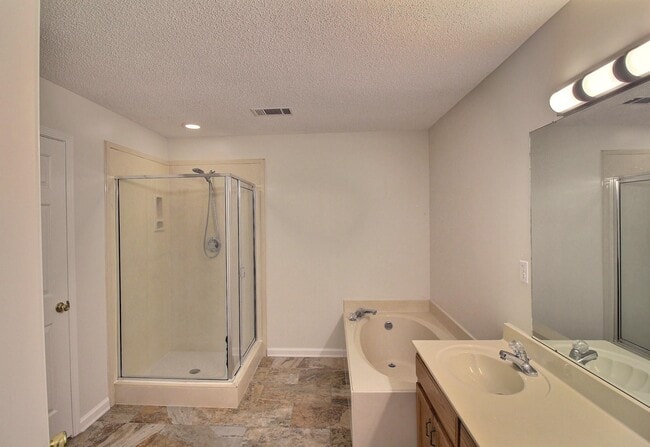 Building Photo - 1479 Wolf Ridge Dr