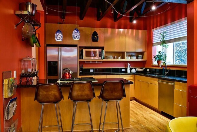 Building Photo - 2303 Whitney St