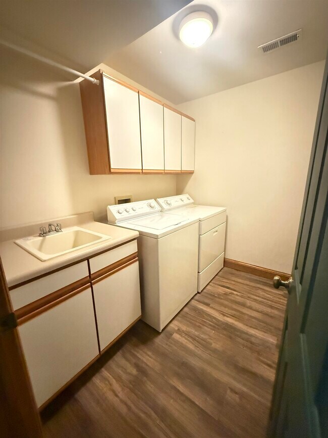 Building Photo - 125 Cogan Dr