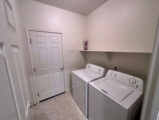 Building Photo - 10427 Chadwell Dr